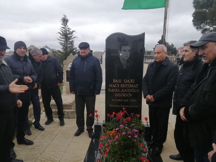 Baş qazinin məzarı ziyarət edildi - FOTO Baş qazinin məzarı ziyarət edildi - FOTO