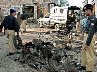 İslamabadda bomba yüklü avtomobil partladılıb, bir polis ölüb, dördü yaralanıb - VİDEO