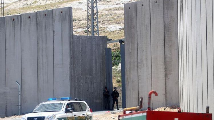 İsrail Qəzza zolağı ilə sərhəddə beton divar hörür