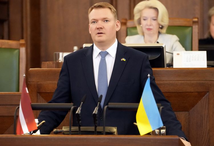 Latviyada parlamentin sədri rus dilinə görə tənqid olunub