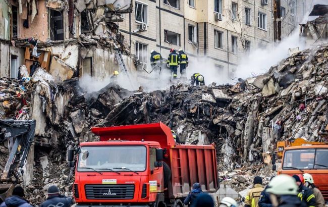 Dneprdə raket hücumu nəticəsində ölənlərin sayı 40-a çatıb Dneprdə raket hücumu nəticəsində ölənlərin sayı 40-a çatıb