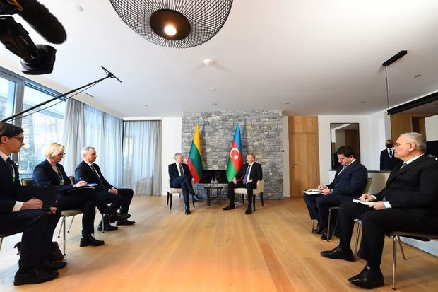 Azərbaycan lideri Litva Prezidentini Xankəndi-Laçın yolunda baş verən hadisələrlə bağlı məlumatlandırıb