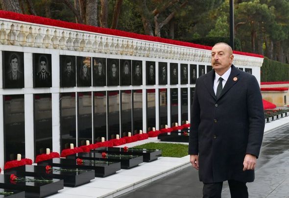 Prezident İlham Əliyev Şəhidlər xiyabanını ziyarət edib - FOTO