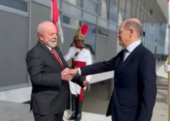 Olaf Şolts - Lula da Silva görüşündə alman soyuqluğu - VİDEO Olaf Şolts - Lula da Silva görüşündə alman soyuqluğu - VİDEO