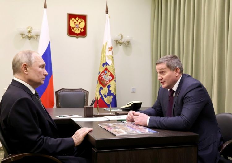 Putin qubernatorun hesabatına inanmadı - VİDEO