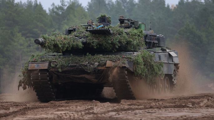 Polşa Ukrayna hərbçiləri üçün "Leopard"la döyüşmək üçün təlimə başlayır Polşa Ukrayna hərbçiləri üçün "Leopard"la döyüşmək üçün təlimə başlayır