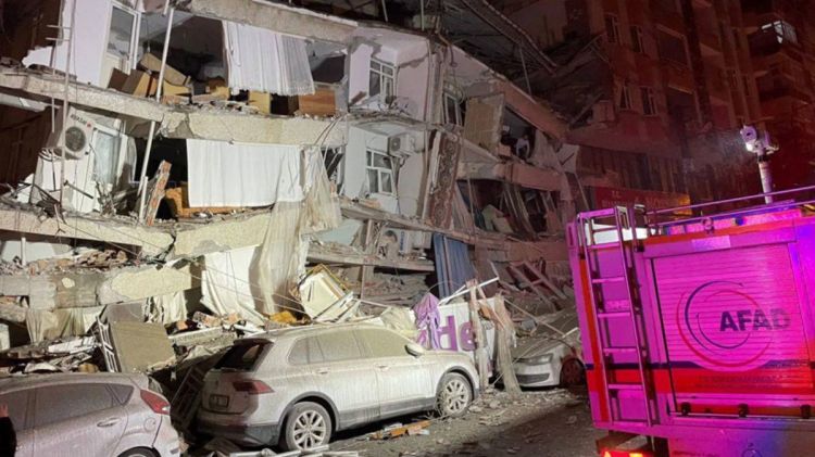 Türkiyədə zəlzələdə ölənlərin sayı 5 434-ə çatıb -  YENİLƏNİB Türkiyədə zəlzələdə ölənlərin sayı 5 434-ə çatıb -  YENİLƏNİB