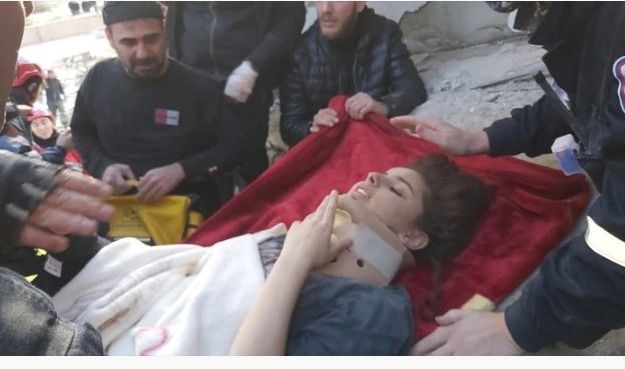 Hatayda 17 yaşlı qız 37 saat sonra xilas edildi - VİDEO Hatayda 17 yaşlı qız 37 saat sonra xilas edildi - VİDEO