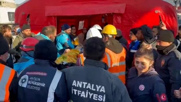 Antakyada 85 saat sonra  MÖCÜZƏ - VİDEO Antakyada 85 saat sonra  MÖCÜZƏ - VİDEO
