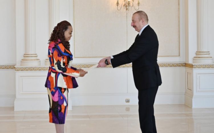 Prezident Qananın yeni səfirini qəbul edib - FOTO - Yenilənib Prezident Qananın yeni səfirini qəbul edib - FOTO - Yenilənib