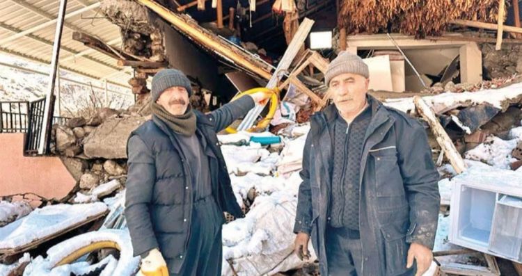 Adıyamanda kənd camaatı evlərini tərk edərək kəndi boşaltdılar Adıyamanda kənd camaatı evlərini tərk edərək kəndi boşaltdılar