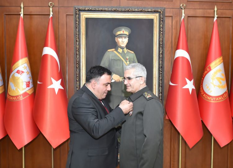 Emin Həsənli Türkiyədə ordu generalı ilə görüşüb – FOTO