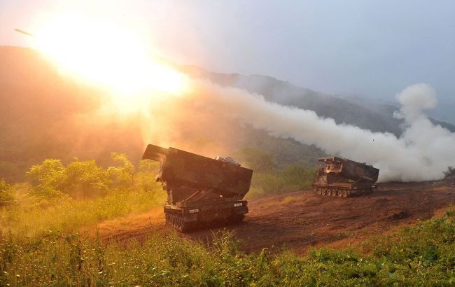 Ukrayna Silahlı Qüvvələri uzaqmənzilli M270 sistemindən düşməni belə məhv edir - VİDEO