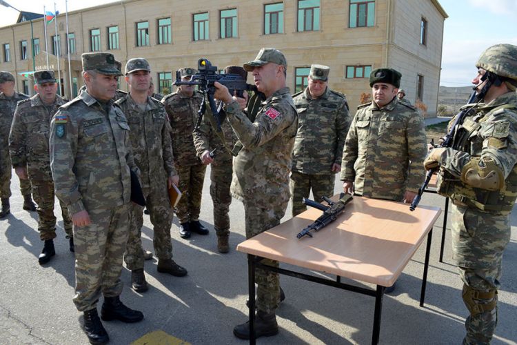 NATO Quru Qoşunları Komandanlığının qərargah rəisi hərbi hissədə olub -  FOTO