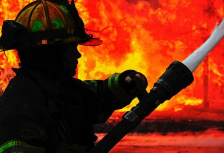 Yaşayış binasında yanğın... Yaşayış binasında yanğın...