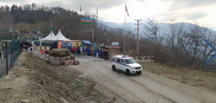 Sülhməramlılara aid 45 maşın Laçın yolundan maneəsiz keçib (FOTO)