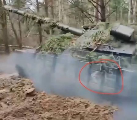 Ruslar NATO-ya məxsus hərbi texnikalarda yeni simvol aşkarlayıb - VİDEO
