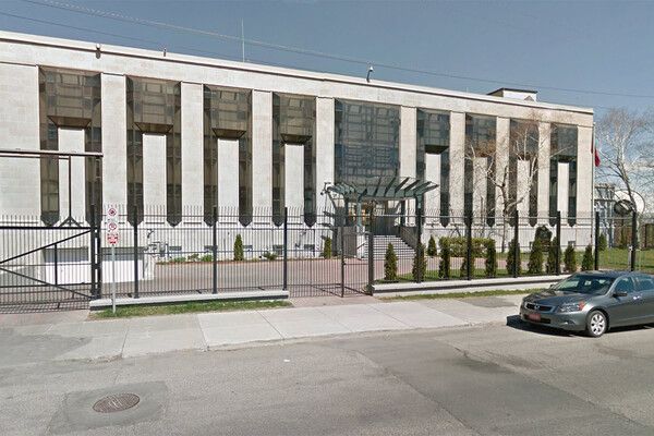 Rusiyanın Kanadadakı səfirliyinə qırmızı boya töküldü - VİDEO Rusiyanın Kanadadakı səfirliyinə qırmızı boya töküldü - VİDEO