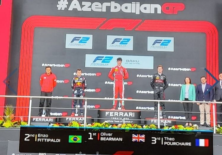 Formula 2 üzrə əsas yarışın qalibləri mükafatlandırılıb (FOTO)