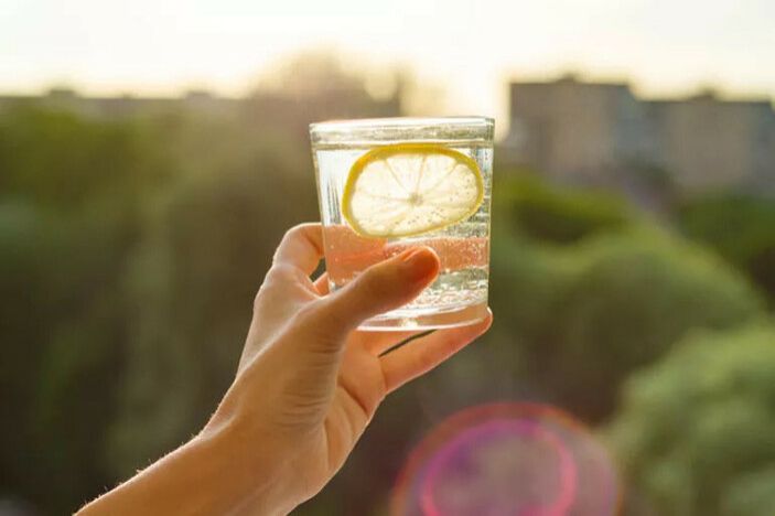 Ac halda limonlu su içməyin  25 möcüzəvi faydası