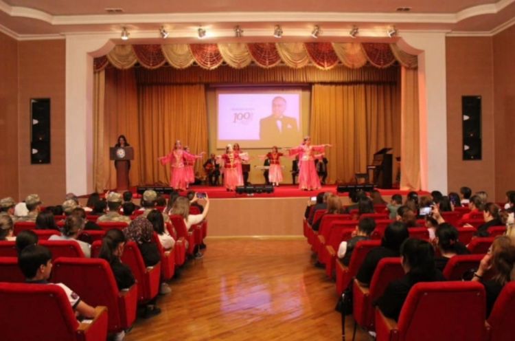 Heydər Əliyev dühası işığında Heydər Əliyev dühası işığında