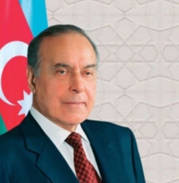 Ankarada Ulu Öndər Heydər Əliyevin anadan olmasının 100 illiyi ilə əlaqədar anım mərasimi keçirilib Ankarada Ulu Öndər Heydər Əliyevin anadan olmasının 100 illiyi ilə əlaqədar anım mərasimi keçirilib