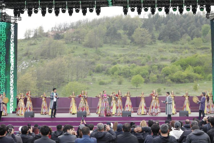 Cıdır düzündə “Xarıbülbül” festivalının açılış konserti olub - FOTO