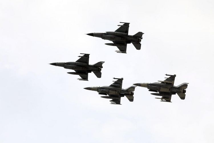 Pilotlarımızın F-16 qırıcılarının idarə olunması üzrə bacarıqları yoxlanılıb - FOTO/VİDEO