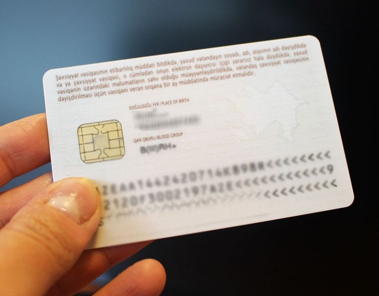 Şəxsiyyət vəsiqənizi üçüncü şəxslərə təqdim edərkən diqqətli olun Şəxsiyyət vəsiqənizi üçüncü şəxslərə təqdim edərkən diqqətli olun