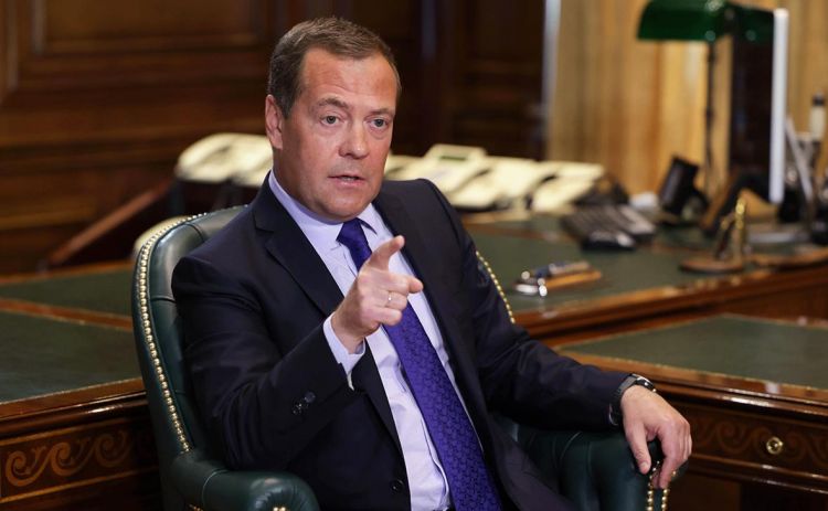 “Rusiya istədiyi yerdə silah yerləşdirə bilər” - Medvedev