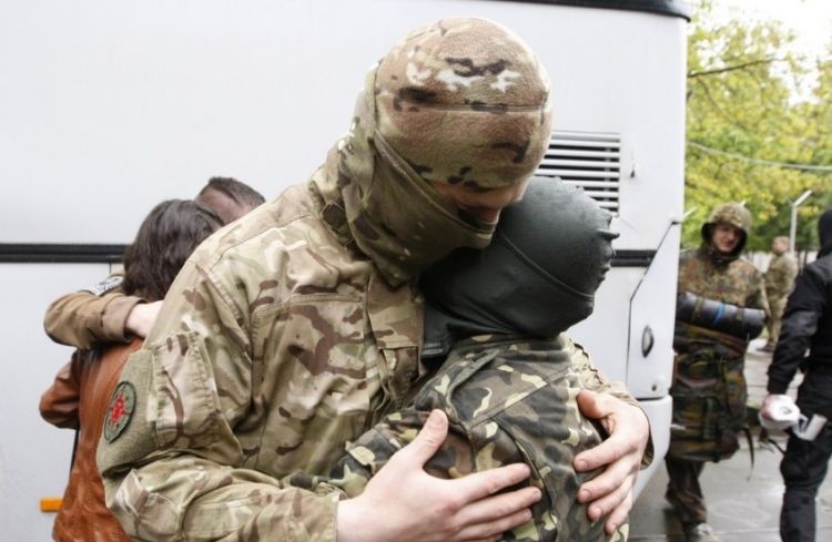 Ukrayna 106 hərbi əsirini geri qaytarıb - VİDEO