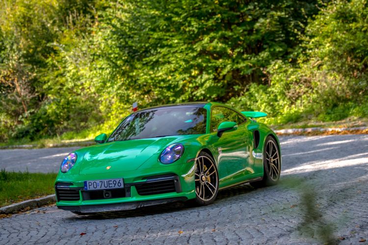 Avtomobil nəhəngi “Porsche” 60 illik loqosunu dəyişirdi - FOTO