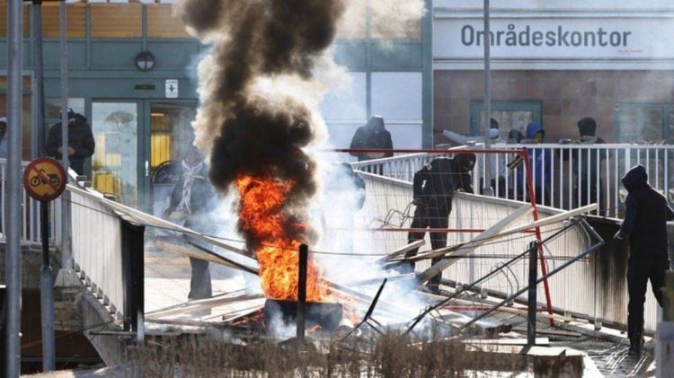 İsveçdə Quranı yandırmaqla bağlı QƏRAR:  “Sərbəstsiniz”