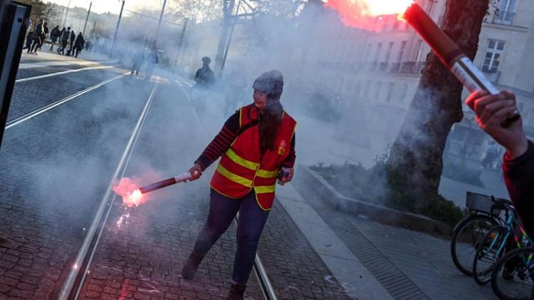 Fransızlar yenidən Makron əleyhinə aksiyalar keçirir