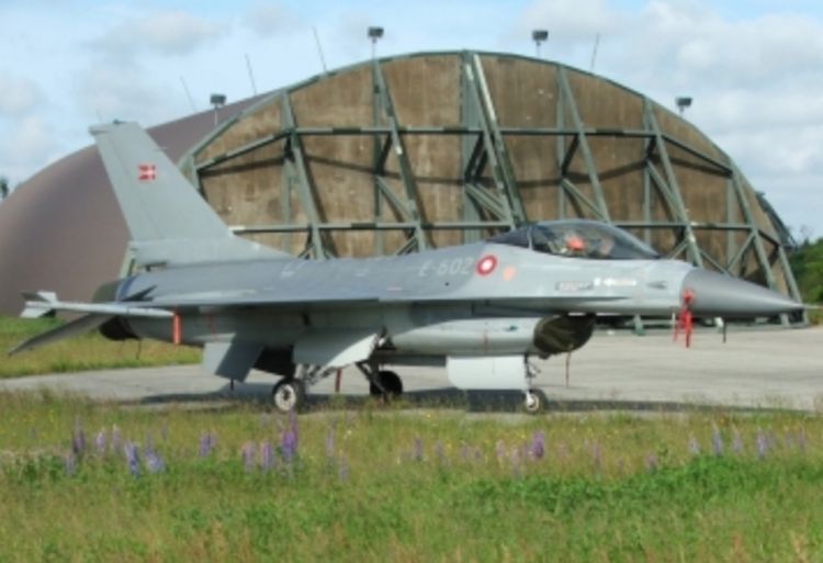 Danimarka hökuməti ukraynalı pilotların F-16 döyüş təyyarəsini idarə etmək üçün təlimlərə başladığını bildirib