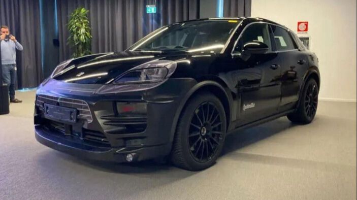 "Porsche"nin ilk elektrikli avtomobili “Macan” artıq satışa çıxır - FOTO