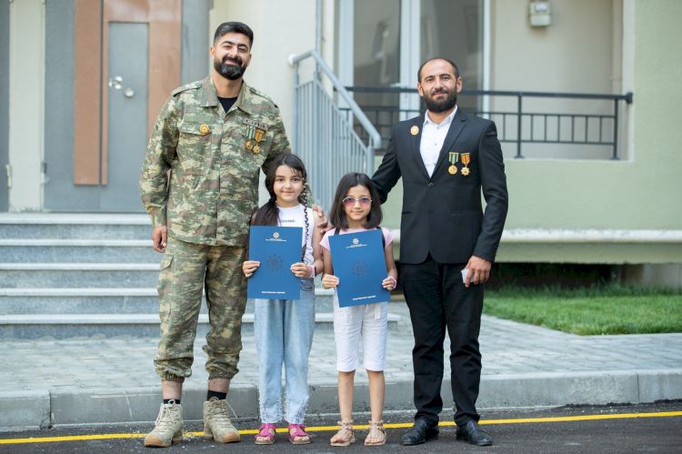 Şəhid ailələri və müharibə əlillərinə 140 mənzil və fərdi ev təqdim edildi - FOTO