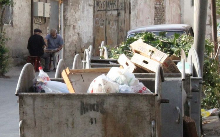 Bakıda zibil yeşiyində körpə aşkarlanıb