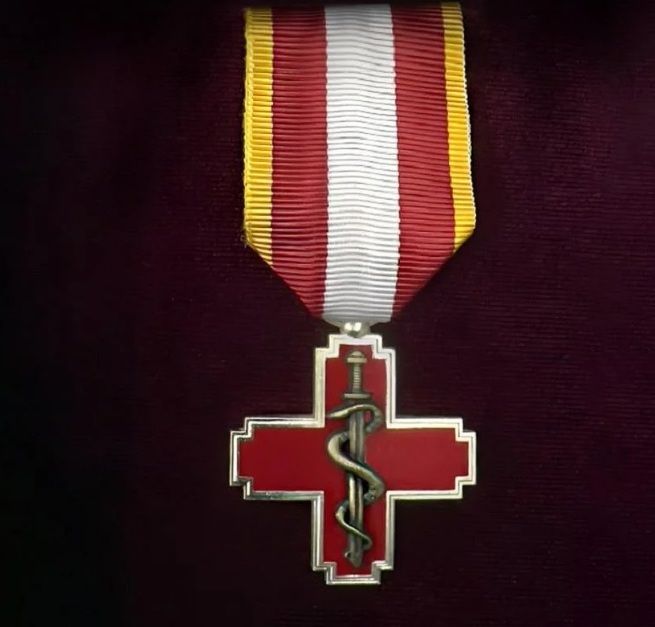 Ukraynada ilk dəfə “Tibb qüvvələrinin xaçı” medalı təqdim edilib