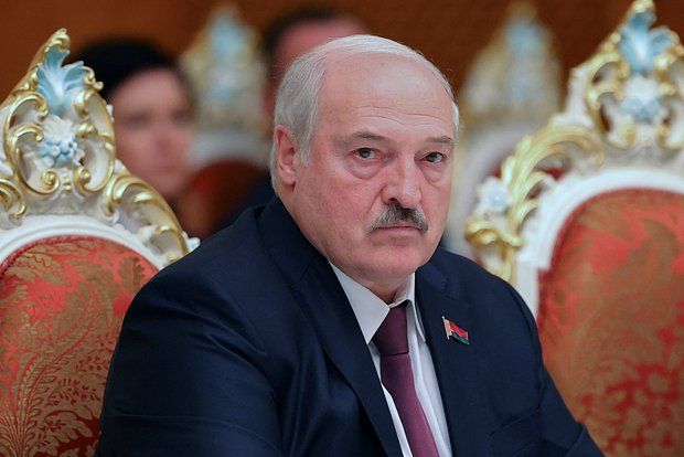 Lukaşenko pula nifrət etdiyini deyir Lukaşenko pula nifrət etdiyini deyir