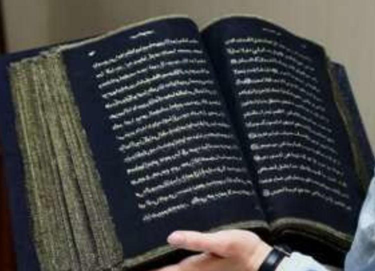 Türkiyə səfirliyi qarşısında Qurani-Kərim cırıldı Türkiyə səfirliyi qarşısında Qurani-Kərim cırıldı