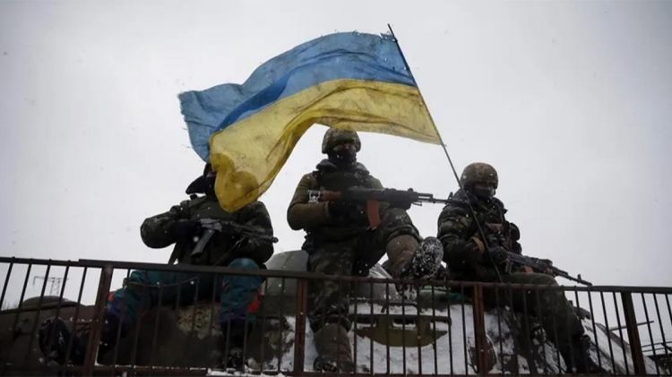 Ukrayna kəşfiyyatçıları Krımda dövlət bayrağını asıblar