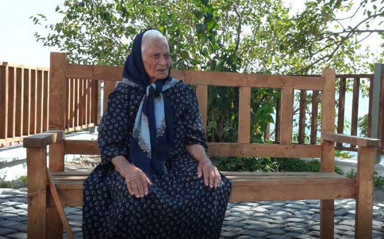 "Laçında olan mühit heç yerdə yoxdur" - 98 yaşlı Nərgiz nənə