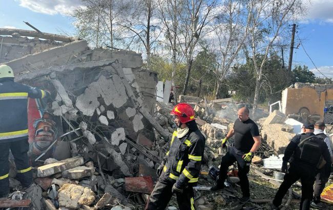 Rusiyalı hərbçilər Kupyansk yaxınlığındakı kənddə mağazanı raketlə vurdular:  48 ölü...