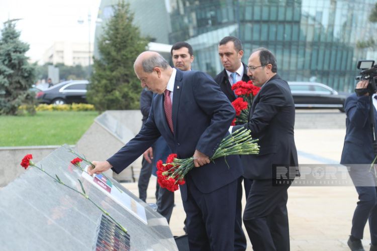 Şimali Kipr Prezidenti Fəxri və Şəhidlər xiyabanlarını ziyarət edib - YENİLƏNİB - FOTO