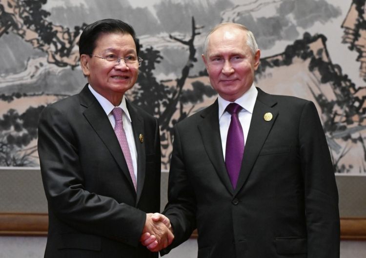 Laos prezidenti Putinlə rus dilində danışıb - VİDEO
