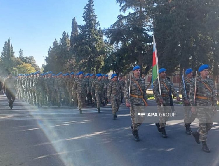 Zəfər Günü ilə bağlı Gəncədə yürüş keçirilib - FOTO Zəfər Günü ilə bağlı Gəncədə yürüş keçirilib - FOTO