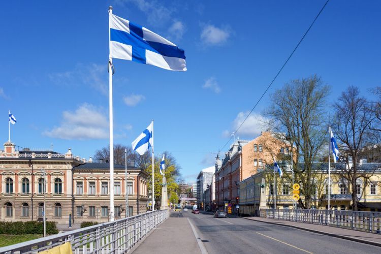 Finlandiya rusiyalıların ölkəyə velosipedlə daxil olmasını qadağan edib