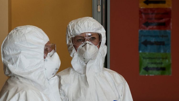 Sankt-Peterburqda koronavirusa görə xəstəxanalar maska ​​rejiminə qayıdıb