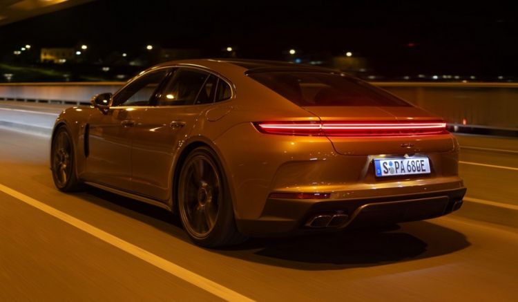 “Porsche” 3-cü nəsil “Panamer”nı təqdim edib - FOTOLARI